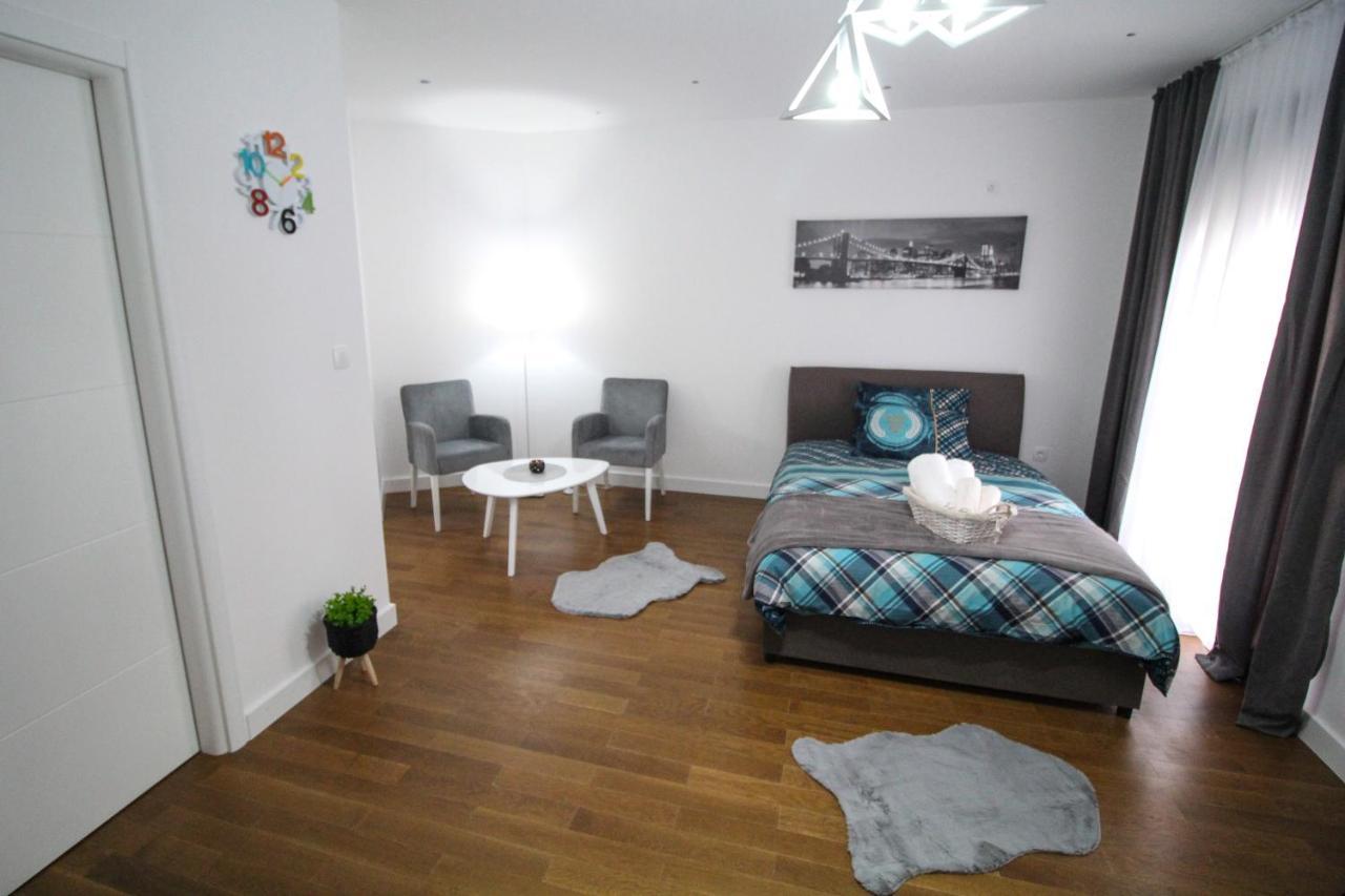 Aria Apartmani Podgorica Bagian luar foto
